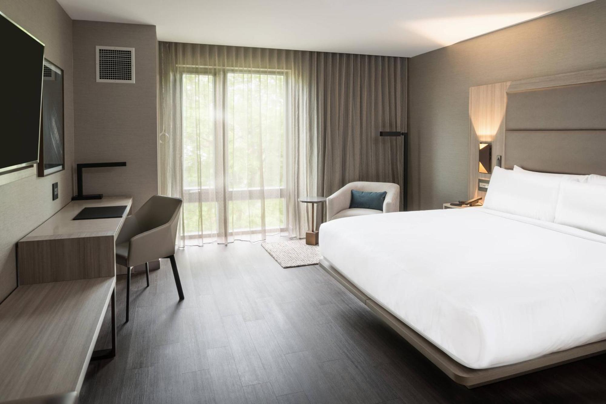 Ac Hotel By Marriott Boston Cleveland Circle Esterno foto