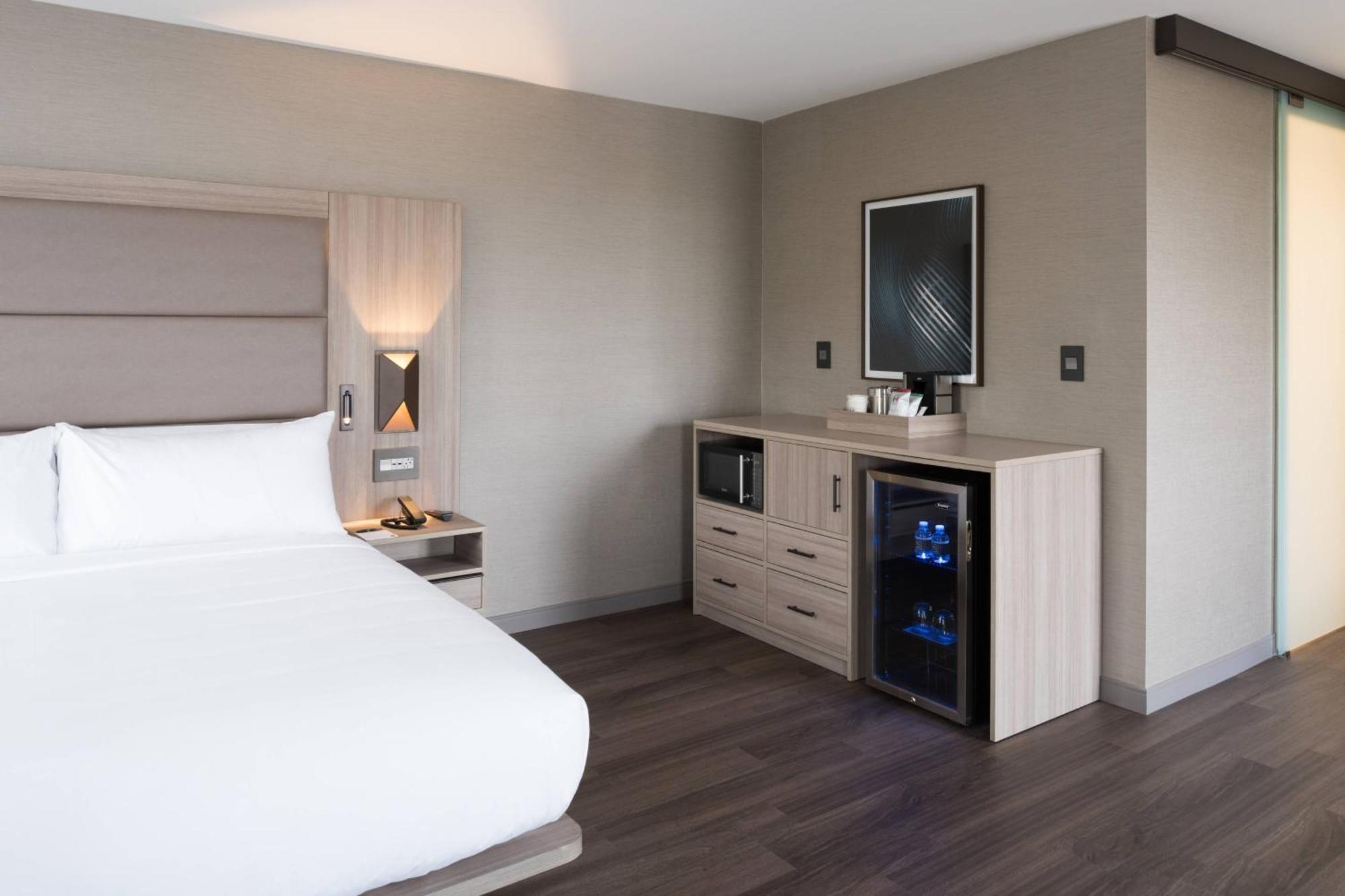 Ac Hotel By Marriott Boston Cleveland Circle Esterno foto