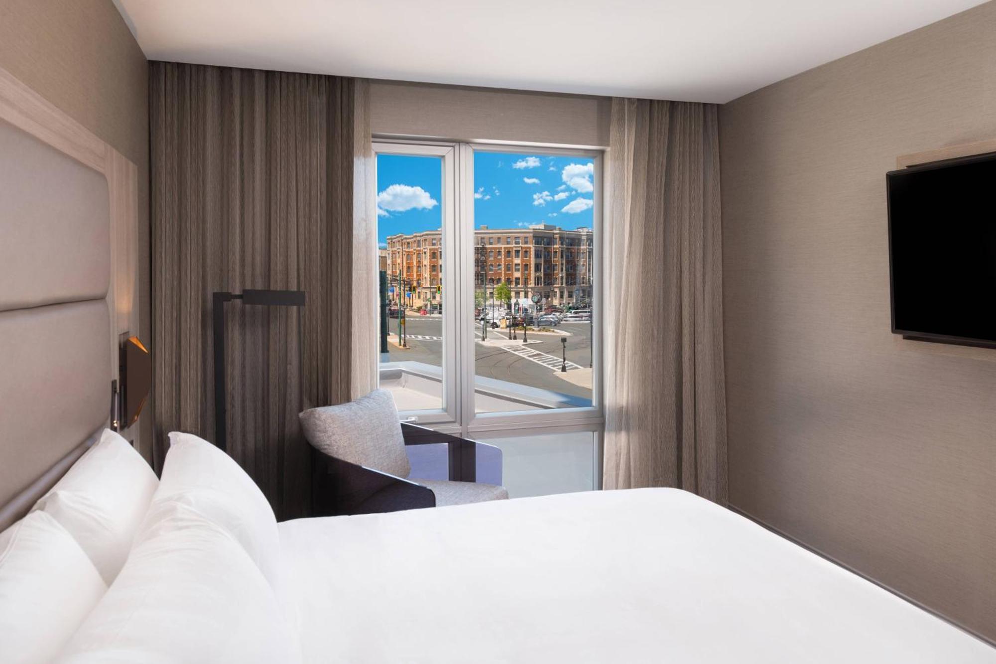 Ac Hotel By Marriott Boston Cleveland Circle Esterno foto