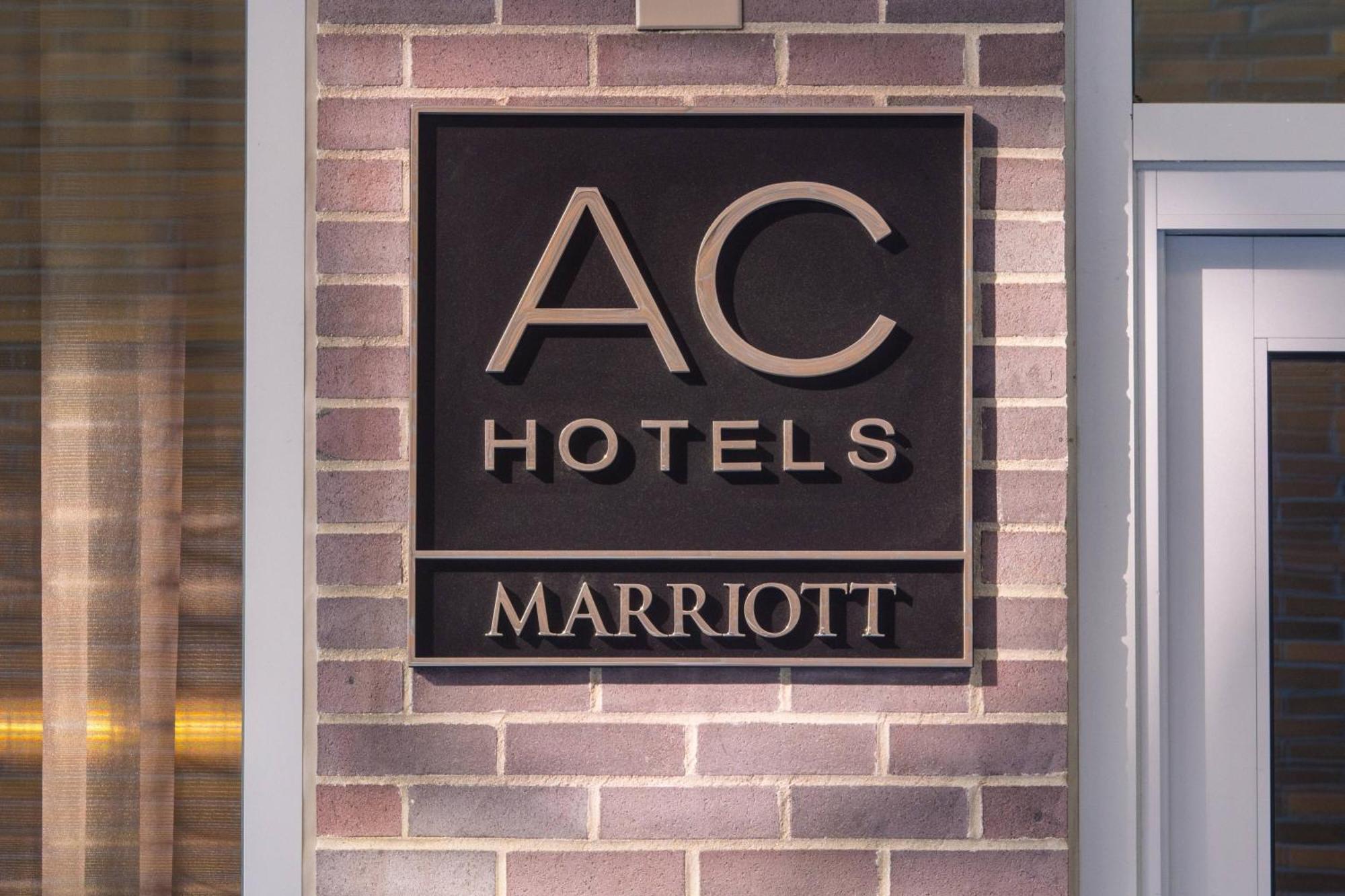 Ac Hotel By Marriott Boston Cleveland Circle Esterno foto