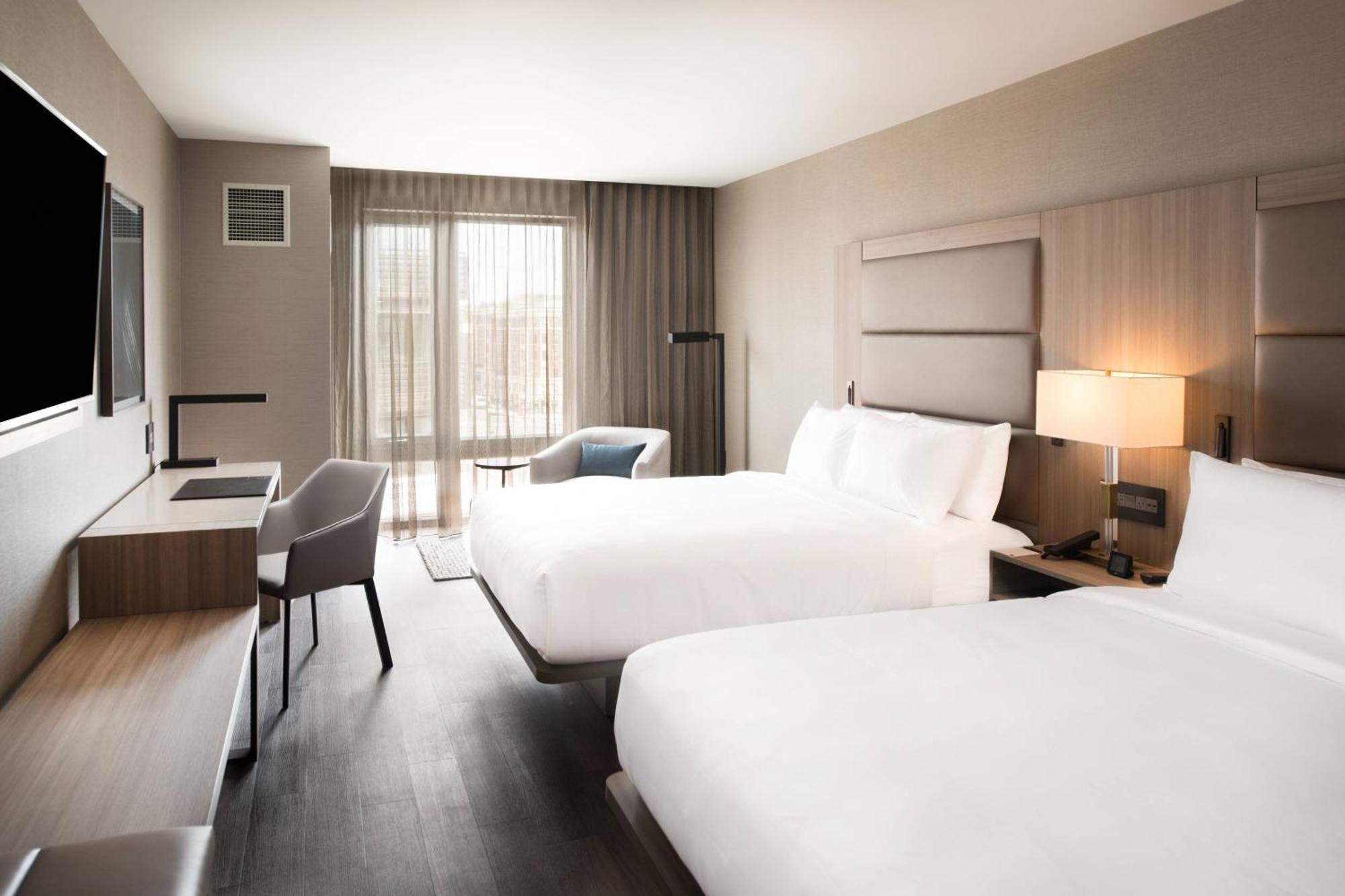 Ac Hotel By Marriott Boston Cleveland Circle Esterno foto