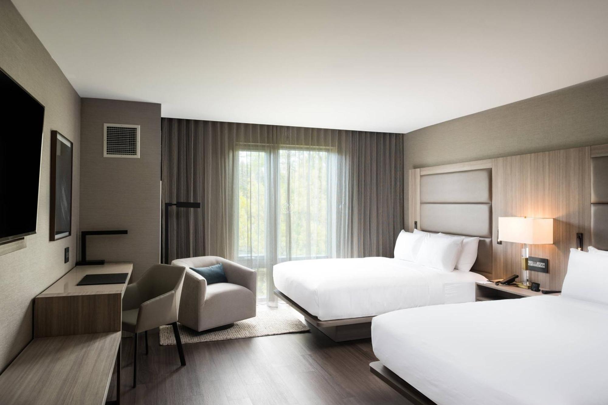 Ac Hotel By Marriott Boston Cleveland Circle Esterno foto