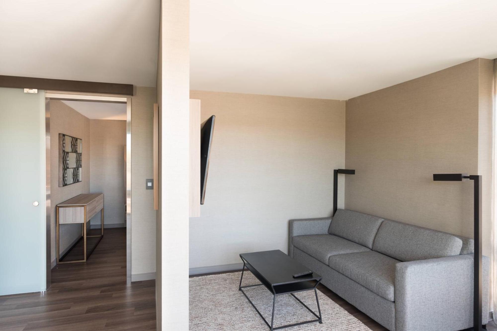 Ac Hotel By Marriott Boston Cleveland Circle Esterno foto