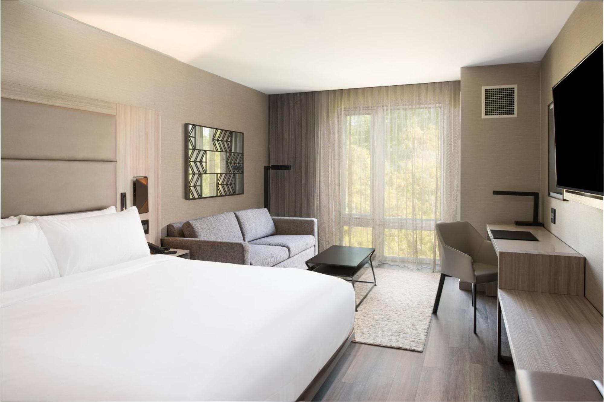 Ac Hotel By Marriott Boston Cleveland Circle Esterno foto