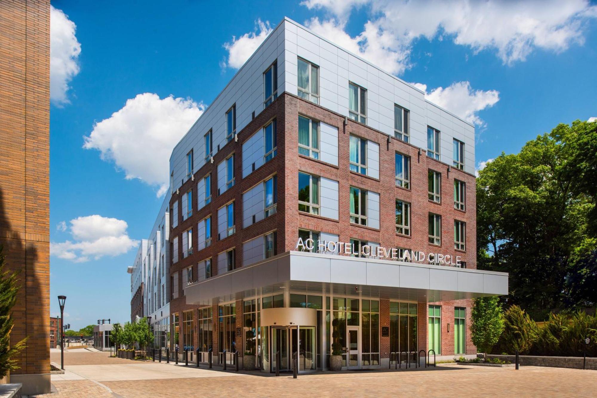 Ac Hotel By Marriott Boston Cleveland Circle Esterno foto